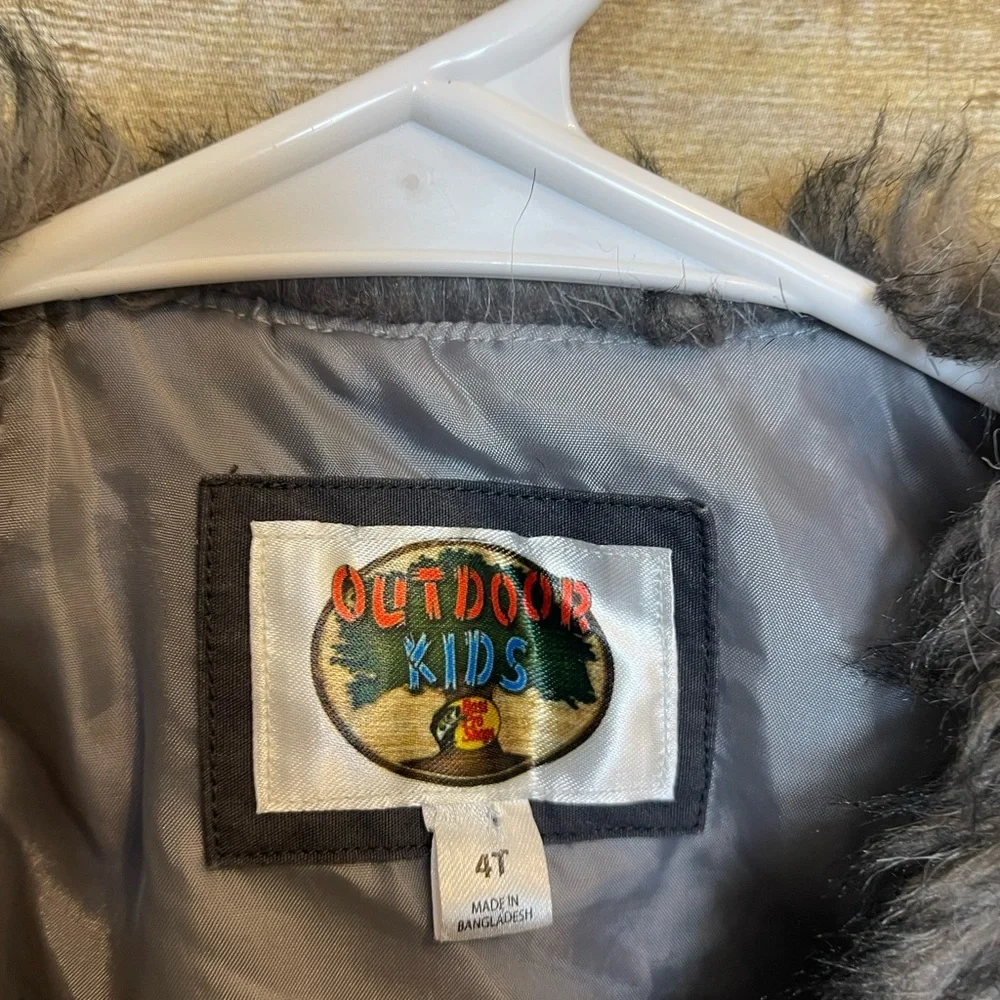 Girls bass pro shops furry vest 🛍